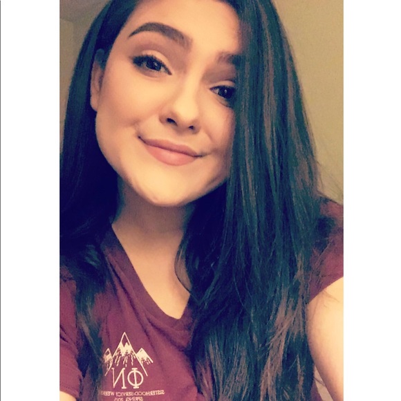 Meet your Posher, Halie - Picture 1 of 1